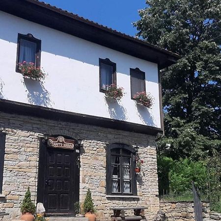 Staroto Shkolo House - Rooms For Guests Subotkovtsi Dış mekan fotoğraf